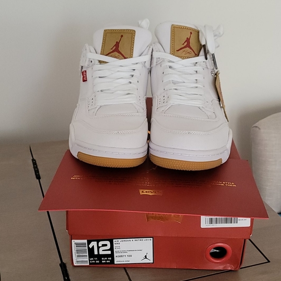 Air Jordan Nikes - Picture 13 of 16